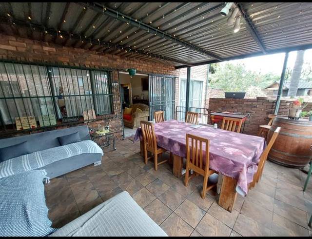 4 BEDROOM TOWNHOUSE FOR SALE IN MAGALIESKRUIN
